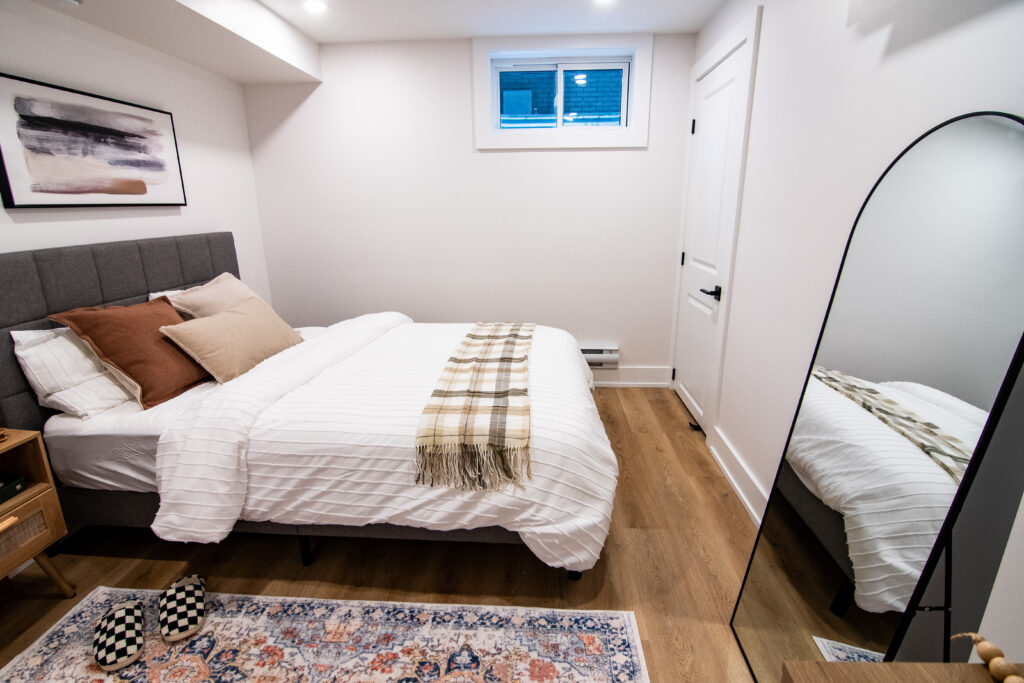 Furnished basement 14